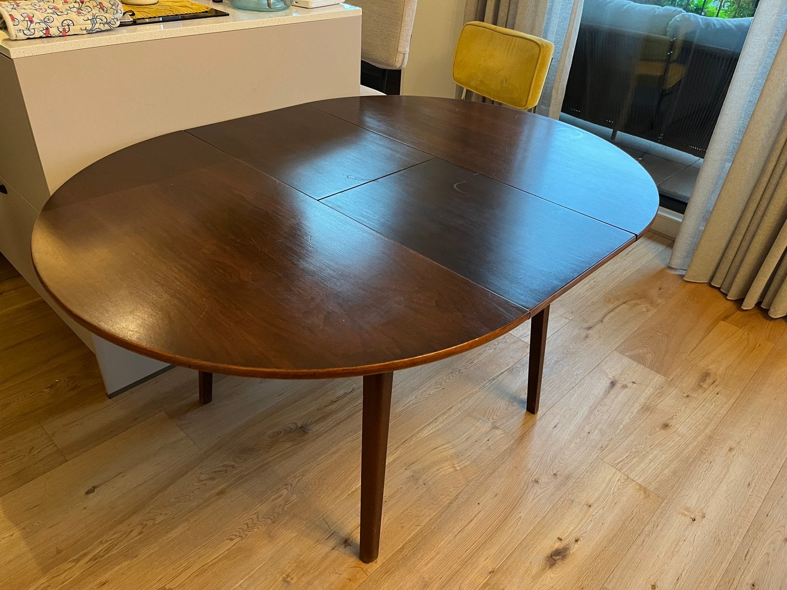 Foto 7 van Vintage jaren 50 uitschuifbare ronde eettafel – Dutch design