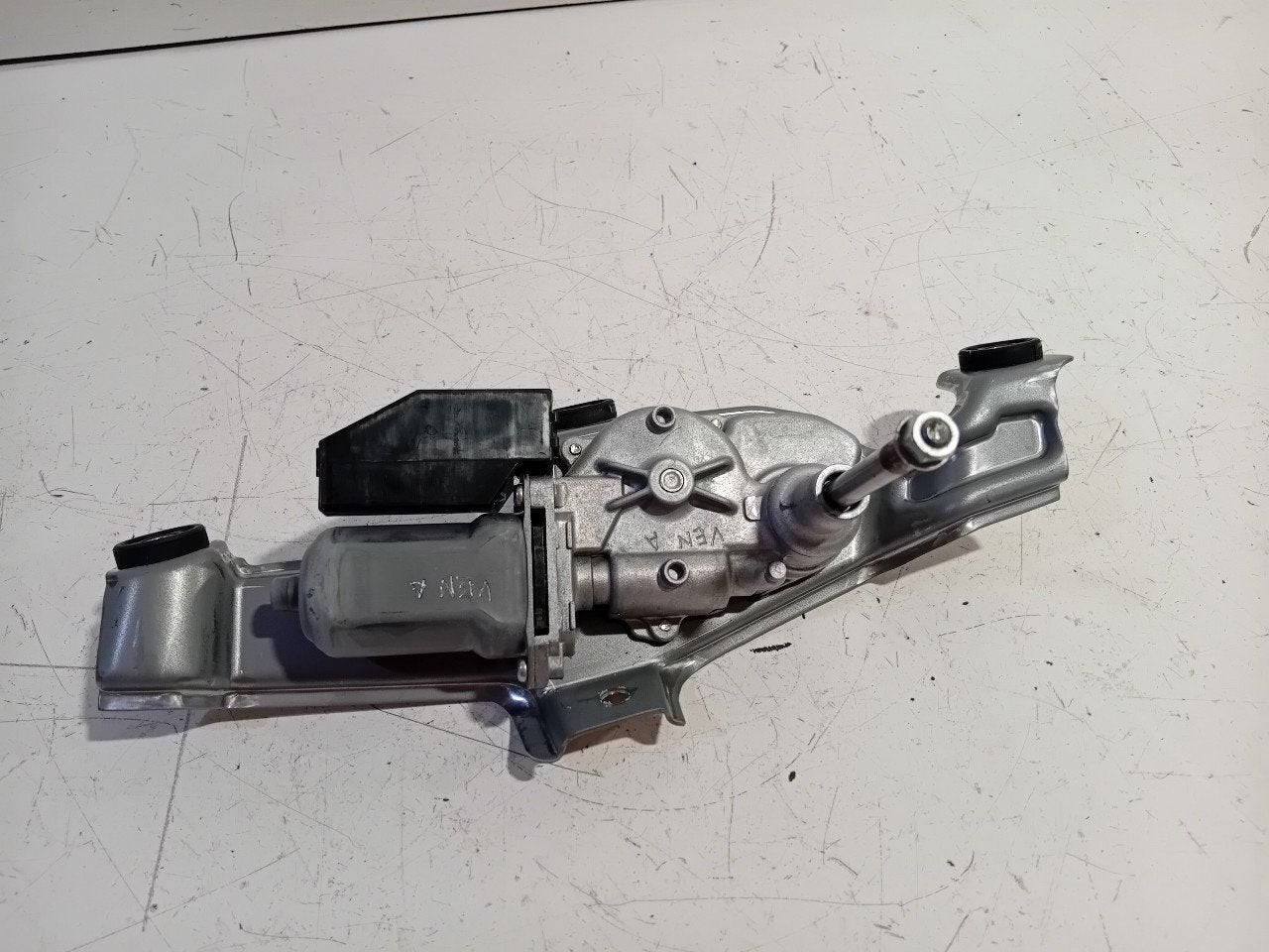 Ruitenwissermotor achter Toyota C-HR, Onderdelen@venauto.nl, Van der Ven Autorecycling B.V., Gebruikt, Ettenseweg 76, 4706 PB Roosendaal, The Netherlands