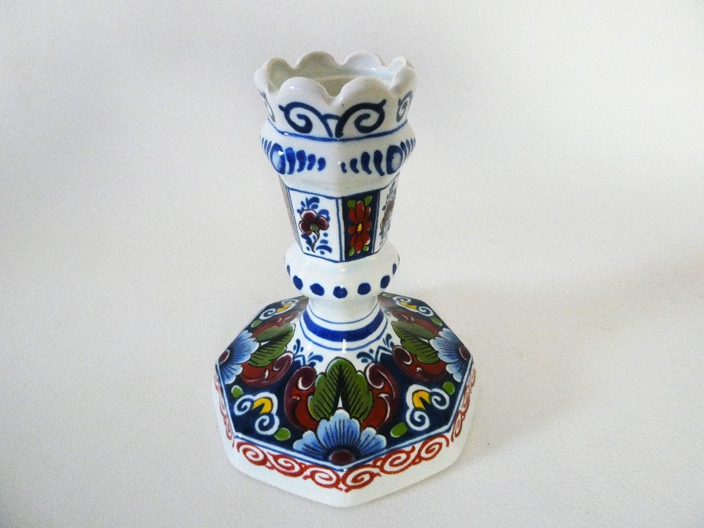 Polychrome kandelaar gemerkt met OUD Delft nummer 834/1, Antiek en Kunst, Ophalen of Verzenden