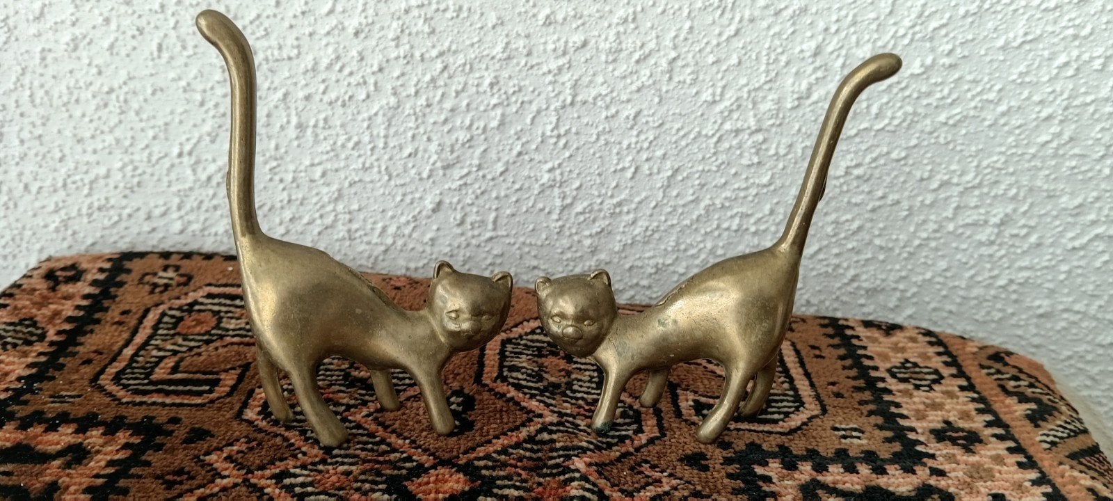 2 messing kattenbeeldjes - 9 cm hoog, 6 cm lengte, Antiek en Kunst, Ophalen of Verzenden