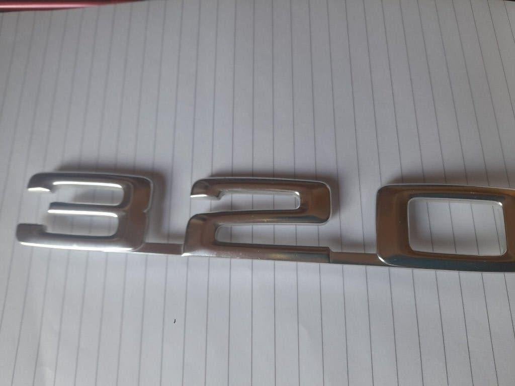 bmw 320 embleem, Auto-onderdelen, Ophalen of Verzenden, Nieuw, BMW, Achterklep