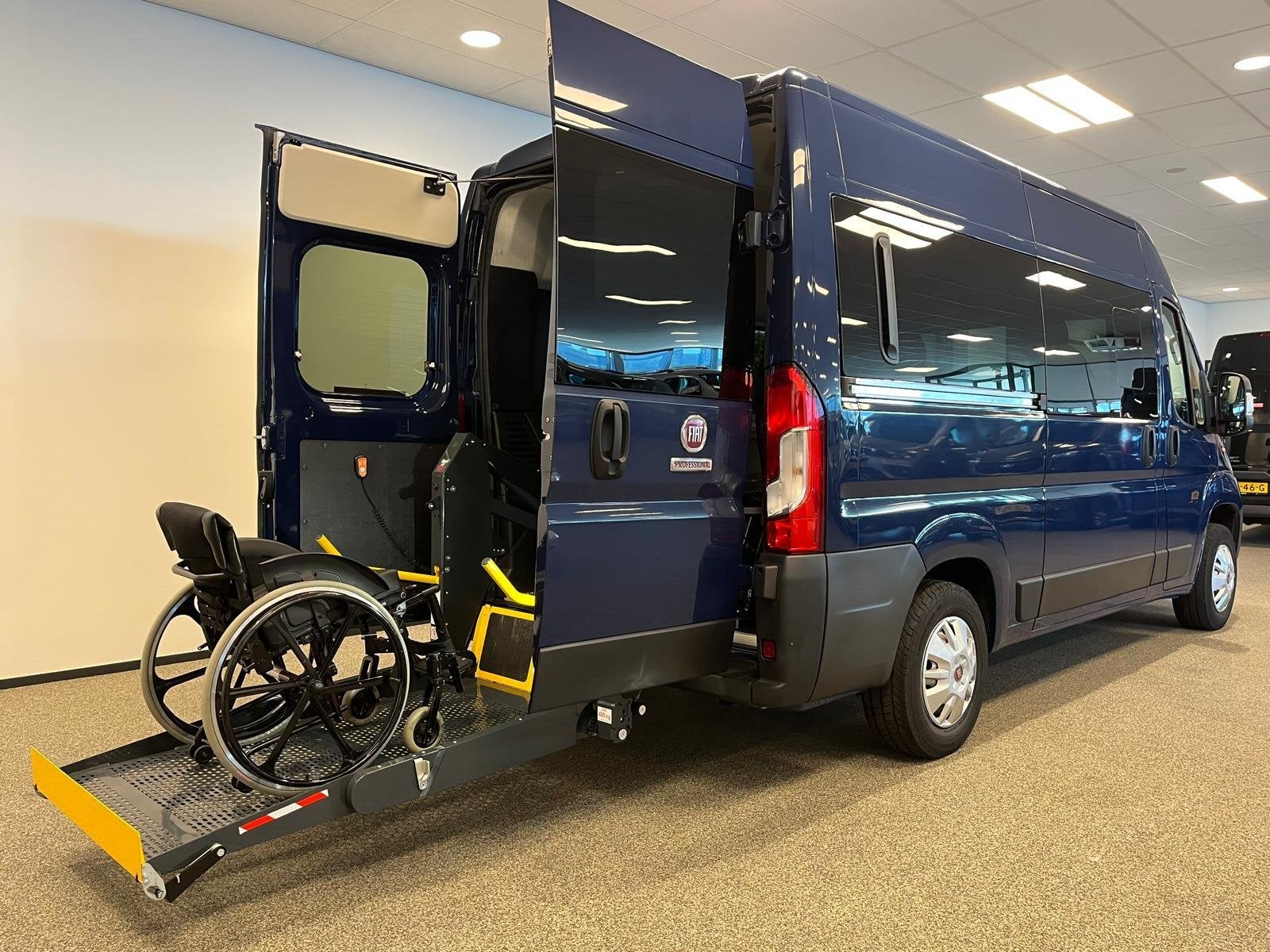 Fiat Ducato L2H2 Rolstoelbus Rolstoel geschikt, Auto's, Fiat, 12 maanden, Stof, Gebruikt, Blauw