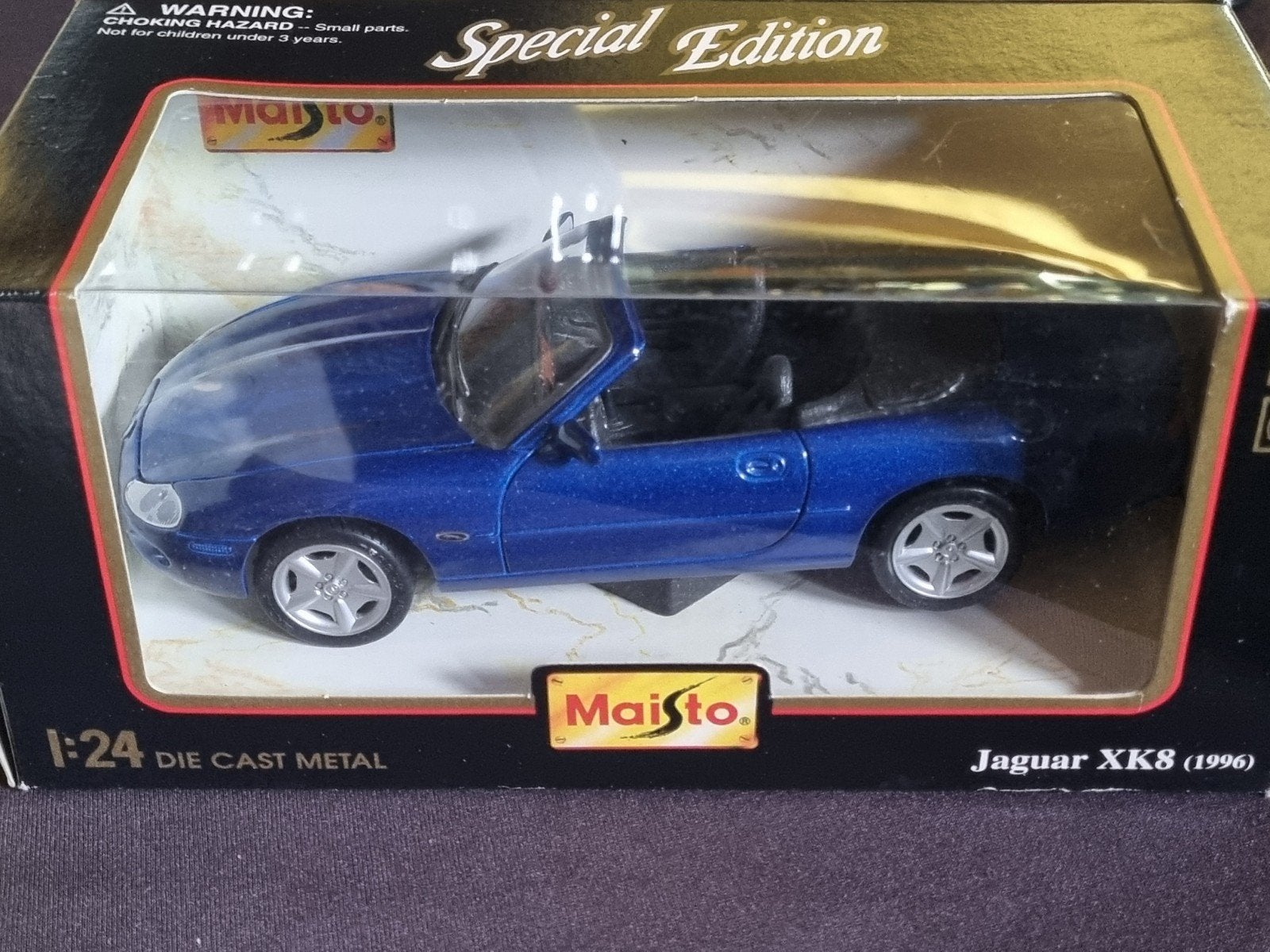 Maisto Jaguar XK8 (1996) Special Edition - Blauw, Hobby en Vrije tijd, Modelauto's | 1:24, Ophalen of Verzenden, Nieuw, Auto, Maisto