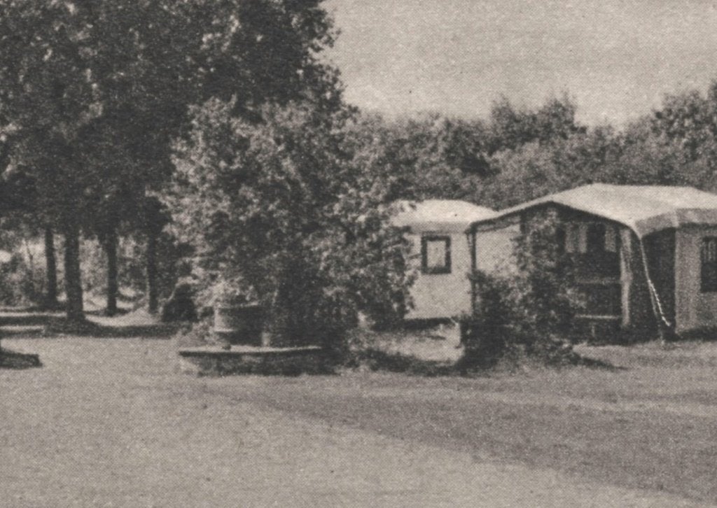 805114	Bakkum	NH 1956 Kampeerterrein	Gelopen met postzegel, Ophalen of Verzenden, 1940 tot 1960, Gelopen, Noord-Holland