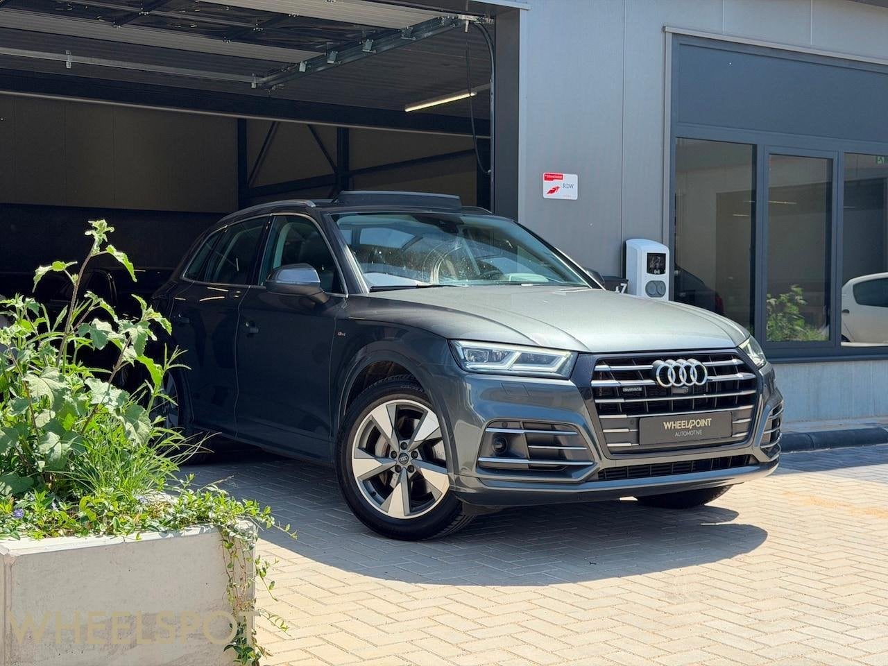 Audi Q5 55 TFSI e quattro S-line|Luchtvering|Pano|B&O|HUD, Automaat, 2005 kg, Euro 6, 4 cilinders