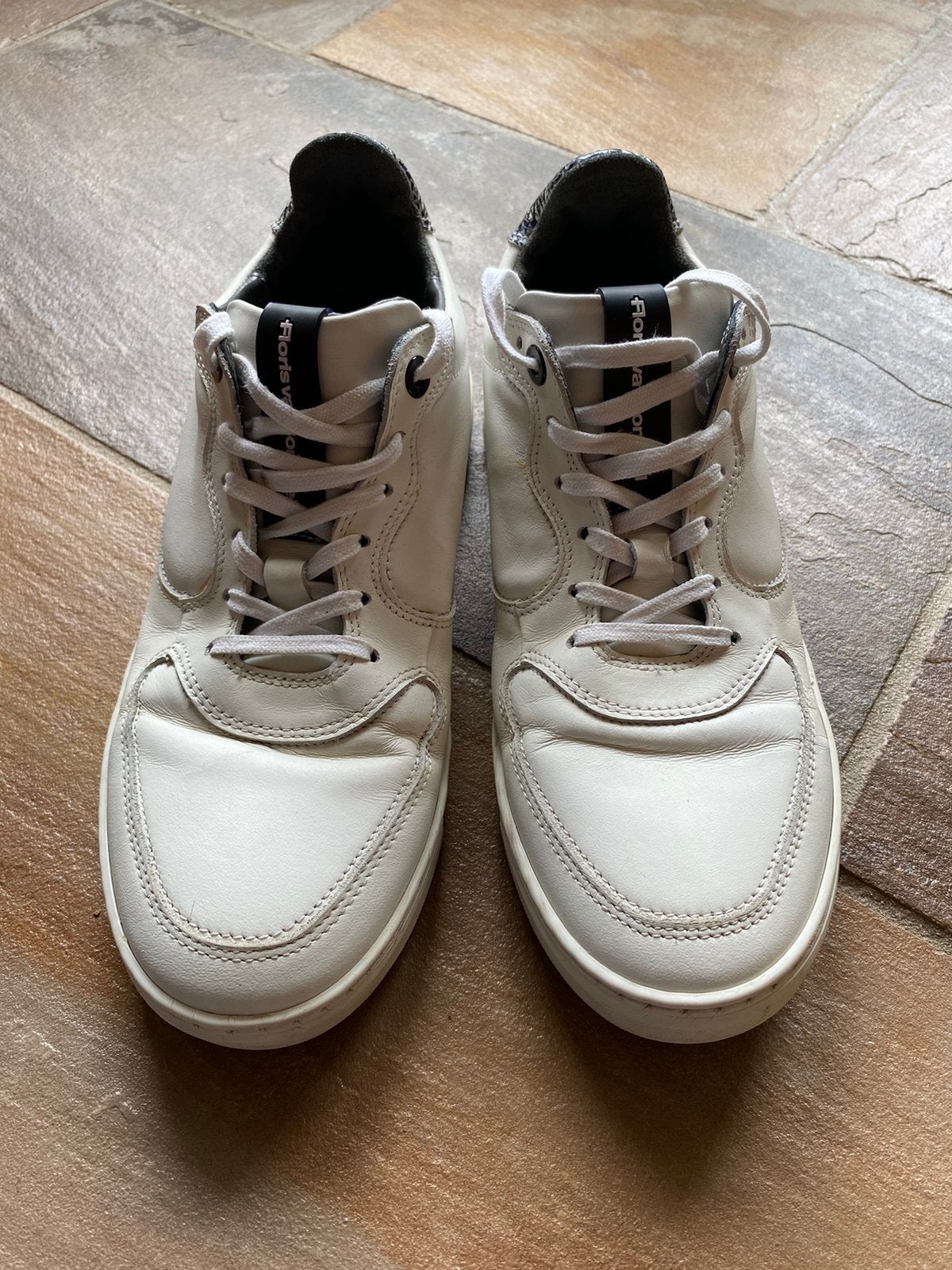 Floris van Bommel schoenen - wit / creme - maat 7 (40), Wit, Ophalen of Verzenden, Zo goed als nieuw, Veterschoenen