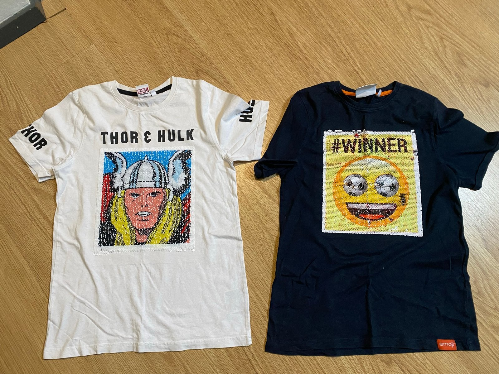 T-shirts met pailletten: Marvel (Thor & Hulk) en Emoji, Kinderen en Baby's, Kinderkleding | Maat 146, Ophalen of Verzenden, Gebruikt