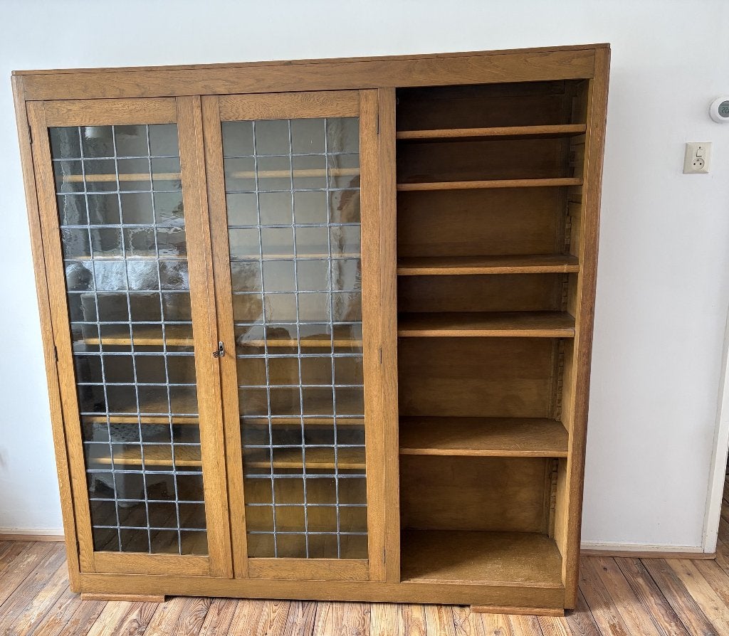 Vintage vitrinekast / servieskast met glas in lood deurtjes, Huis en Inrichting, Ophalen, 150 tot 200 cm, Vintage, Glas