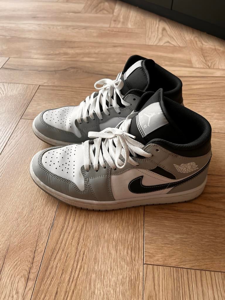 Nike Air Jordan 1 Mid wit/grijs/zwart maat 42, Ophalen of Verzenden, Zo goed als nieuw, Wit, Sneakers of Gympen
