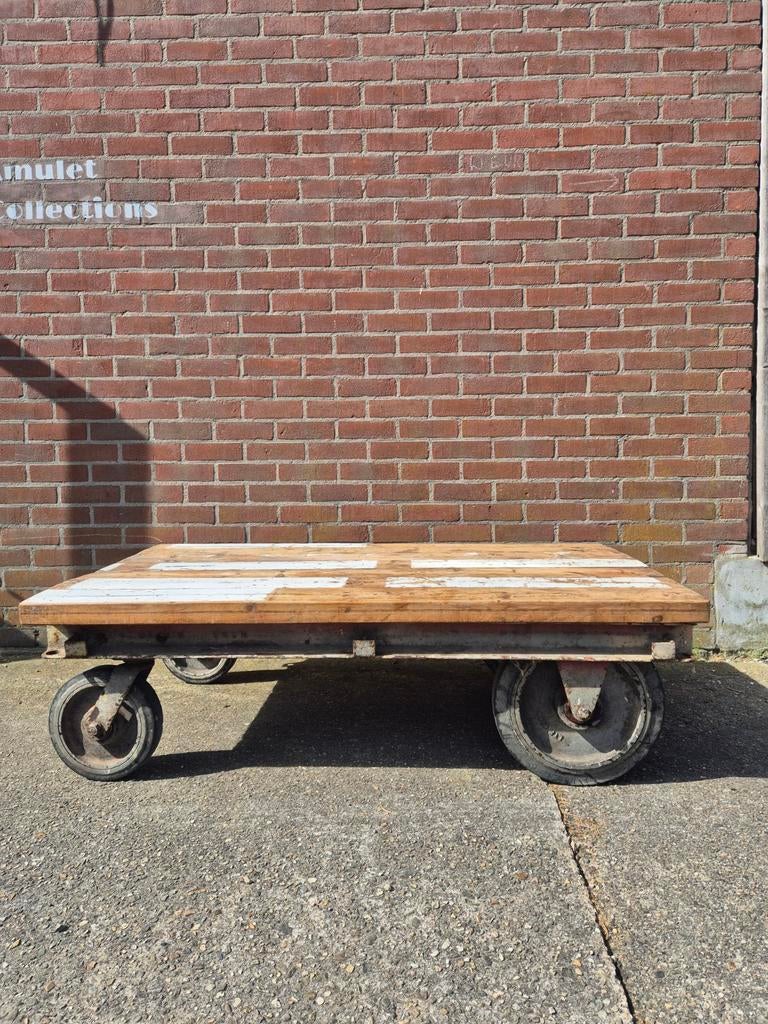 Industriele transportkar salontafel, Ophalen