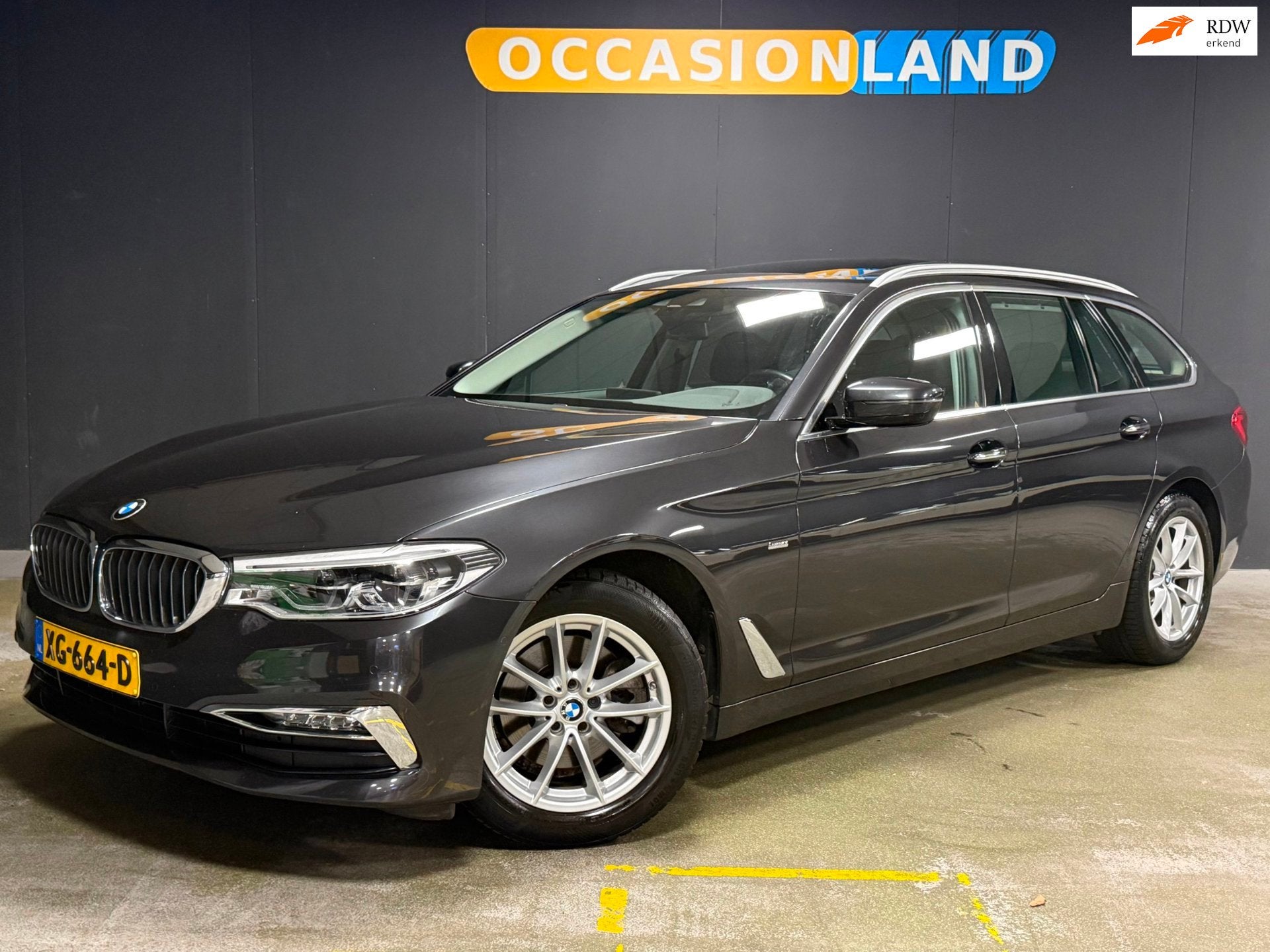 BMW 5-serie Touring 520i Corporate Lease High Executive|PANO, Auto's, Automaat, Achterwielaandrijving, Gebruikt, 4 cilinders