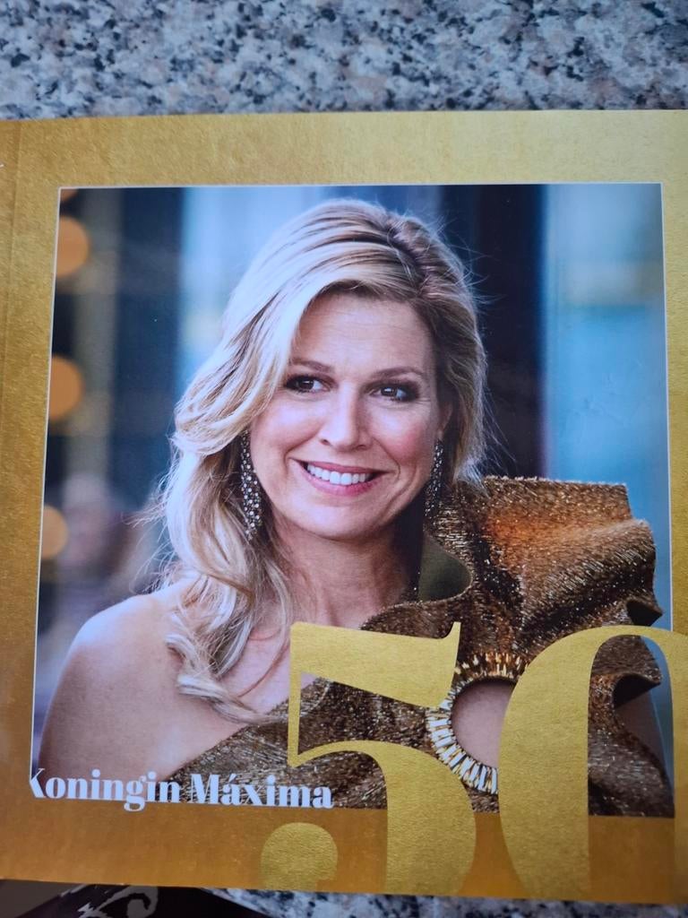 Koningin Máxima 50 - Boek over haar leven en rol, Ophalen of Verzenden, Gelezen, Marc van der Linden, Politiek