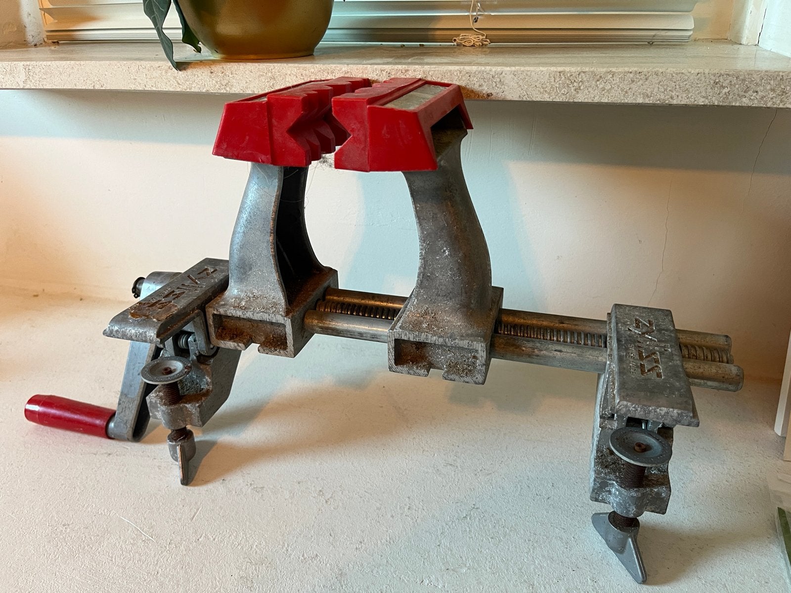 Zyliss bankschroef Swiss Made - Gebruikt, Doe-het-zelf en Verbouw, Ophalen, Gebruikt, Bankschroef, Overige merken