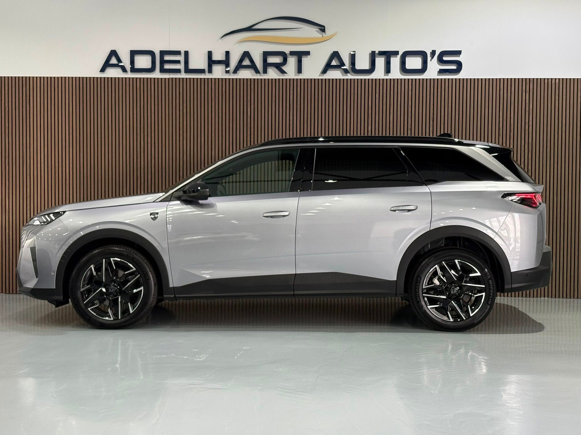 Peugeot 5008 1.2 Hybrid 145 GT 7 Pers / Navigatie full map /, 145 pk, Zwart, 7 stoelen, Origineel Nederlands