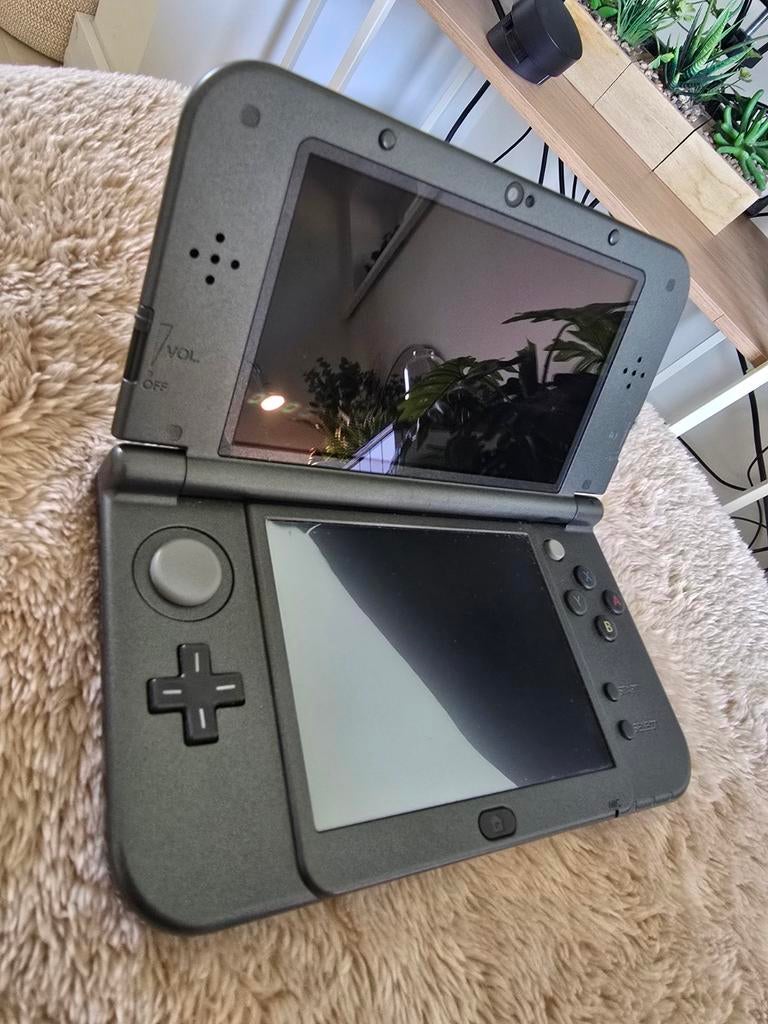 Nintendo 3DS XL met 4 Pokémon spellen met hoesje/oplaadkabel, Spelcomputers en Games, Spelcomputers | Nintendo 2DS en 3DS, Overige kleuren