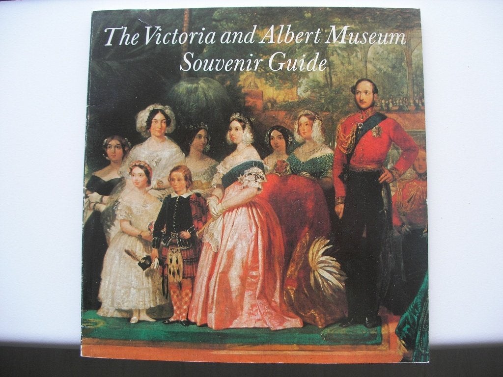 The Victorian and Albert Museum Souvenir Guide, Ophalen of Verzenden, Gelezen, Catalogus