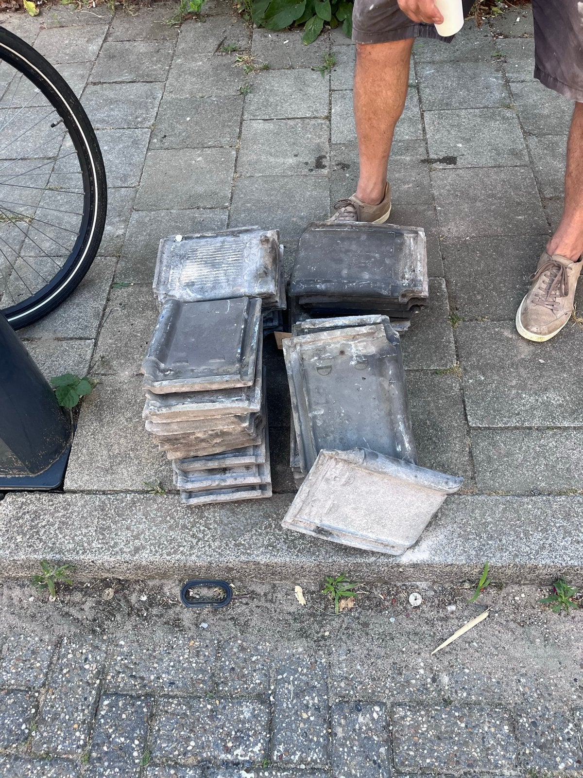 Gratis Antieke dakpannen-ideaal voor hergebruik of decoratie, Ophalen, Gebruikt, Steen of Klei, 15 m² of meer