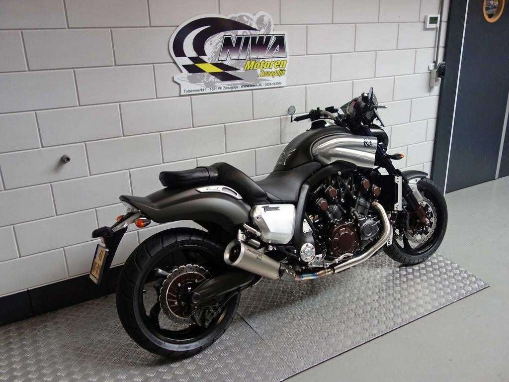 YAMAHA VMX 1700 VMAX, Motoren, Motoren | Yamaha, 4 cilinders, Motorrijbewijs A, 1679 cc, Bedrijf