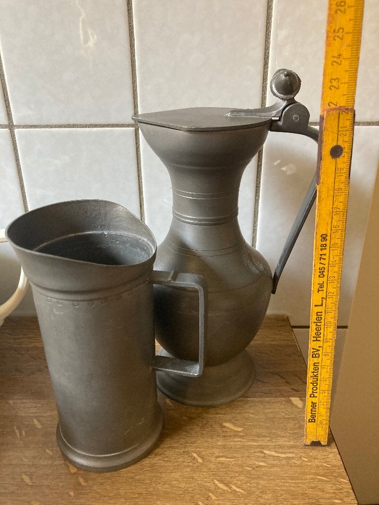 2 tinnen kannetjes, waarvan 1 met eikeltjes, Antiek en Kunst, Antiek | Tin, Ophalen