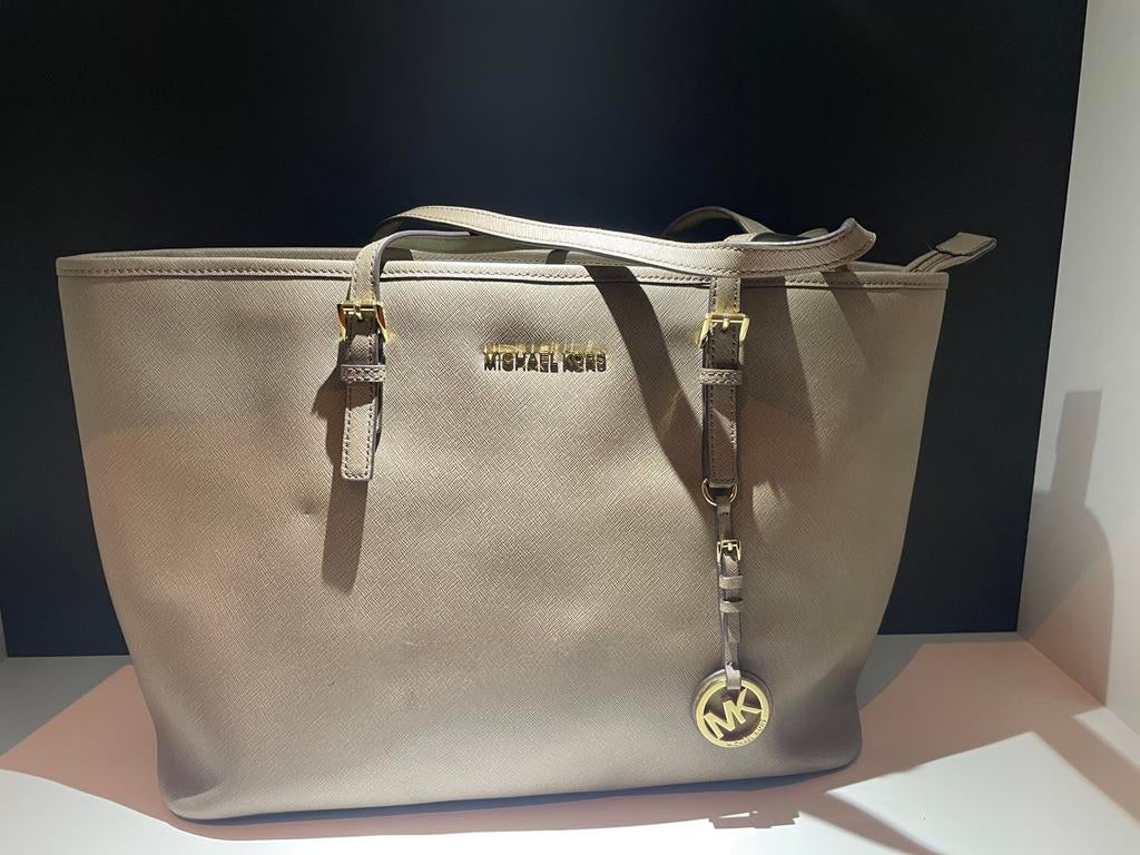 Michael Kors tas Jet Set Travel taupe, Ophalen of Verzenden, Zo goed als nieuw, Bruin, Handtas