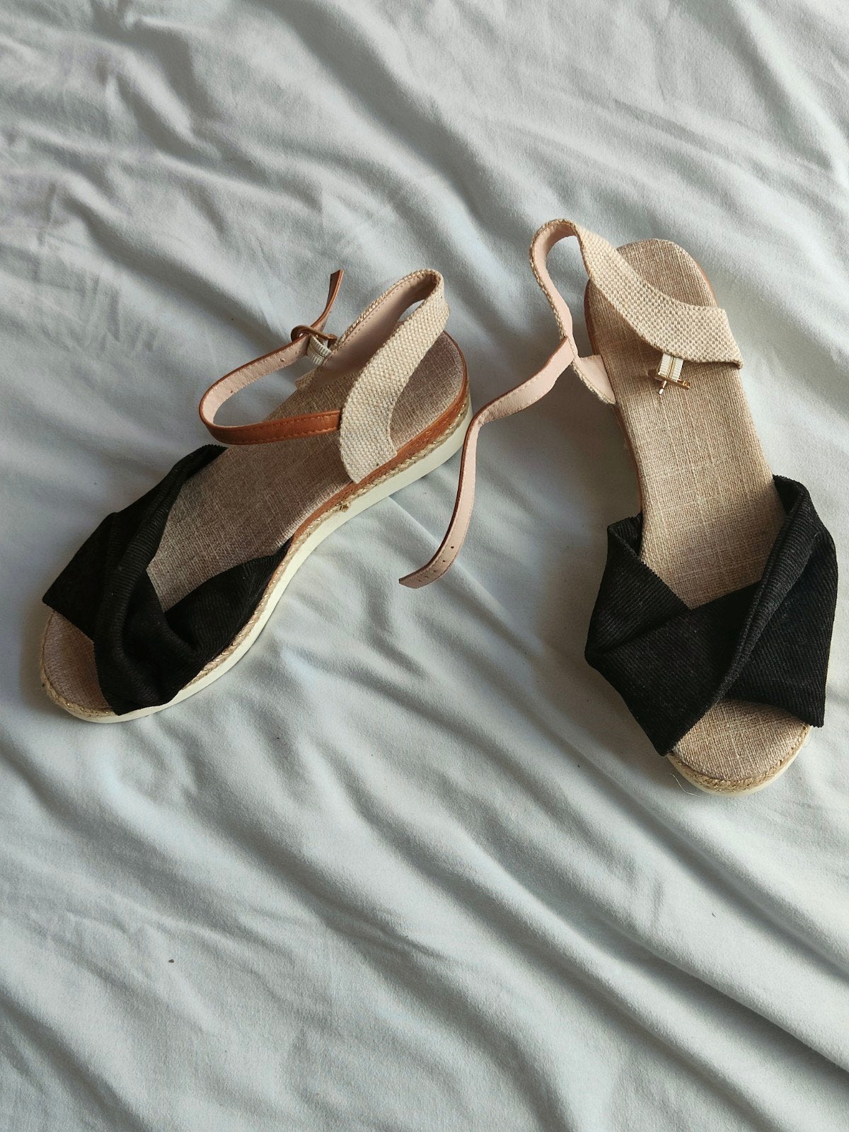 Leuke zomerschoenen met sleehak zwart/zandkleur maat 42, Kleding | Dames, Schoenen, Zwart, Zo goed als nieuw, Shein, Sandalen of Muiltjes