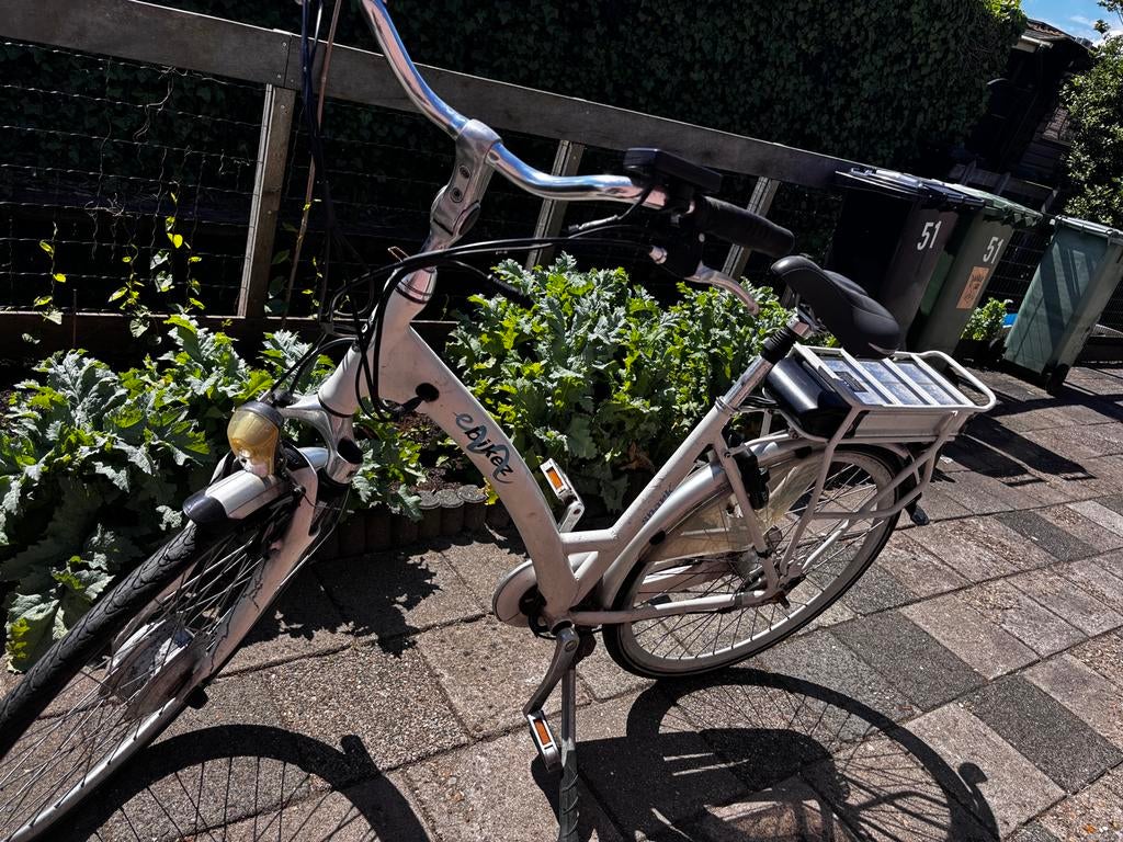 Elektrische damesfiets. Accu goed. Display defect, Fietsen en Brommers, Ophalen, Gebruikt, Overige merken