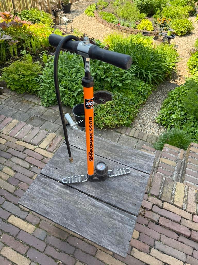 fietspomp van SKS, Fietsen en Brommers, Fietsaccessoires | Fietspompen, Zo goed als nieuw, Ophalen