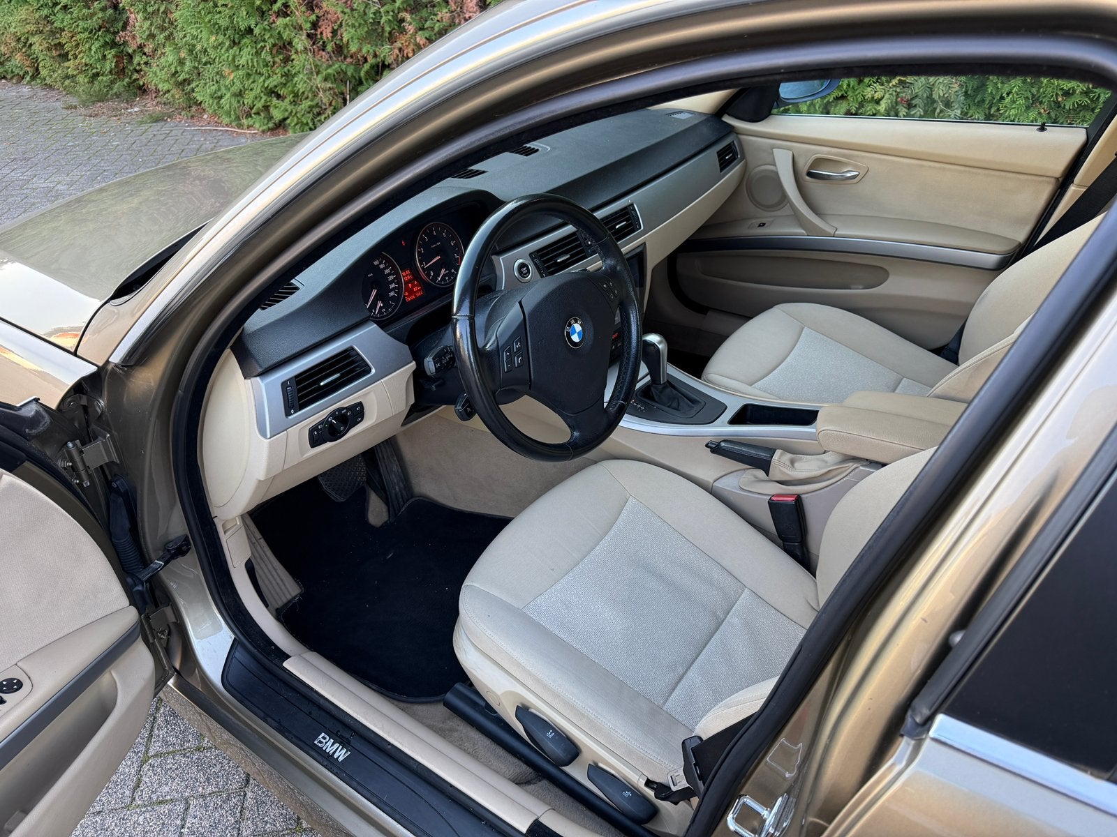 Unieke BMW 325i 3-Serie AUT 18 inch 2.5 I 325 2006 Bruin, Auto's, Automaat, 745 kg, 2497 cc, Bruin