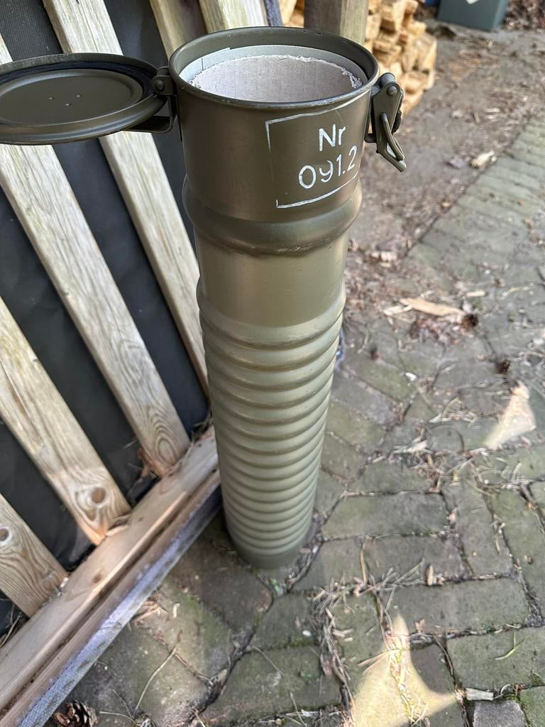 Verzamel object militaria  (metalen koker), Verzamelen, Militaria | Algemeen, Ophalen of Verzenden, Landmacht