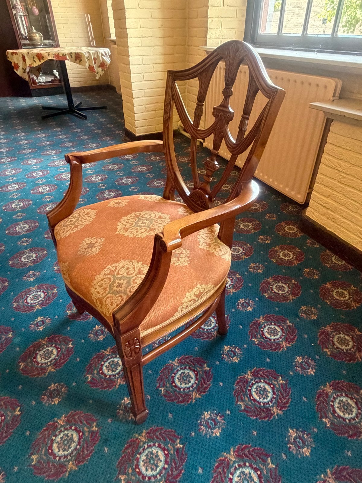 Antieke Chippendale Armstoel met Rijkelijk Houtsnijwerk, Antiek en Kunst, Antiek | Meubels | Stoelen en Banken, Ophalen
