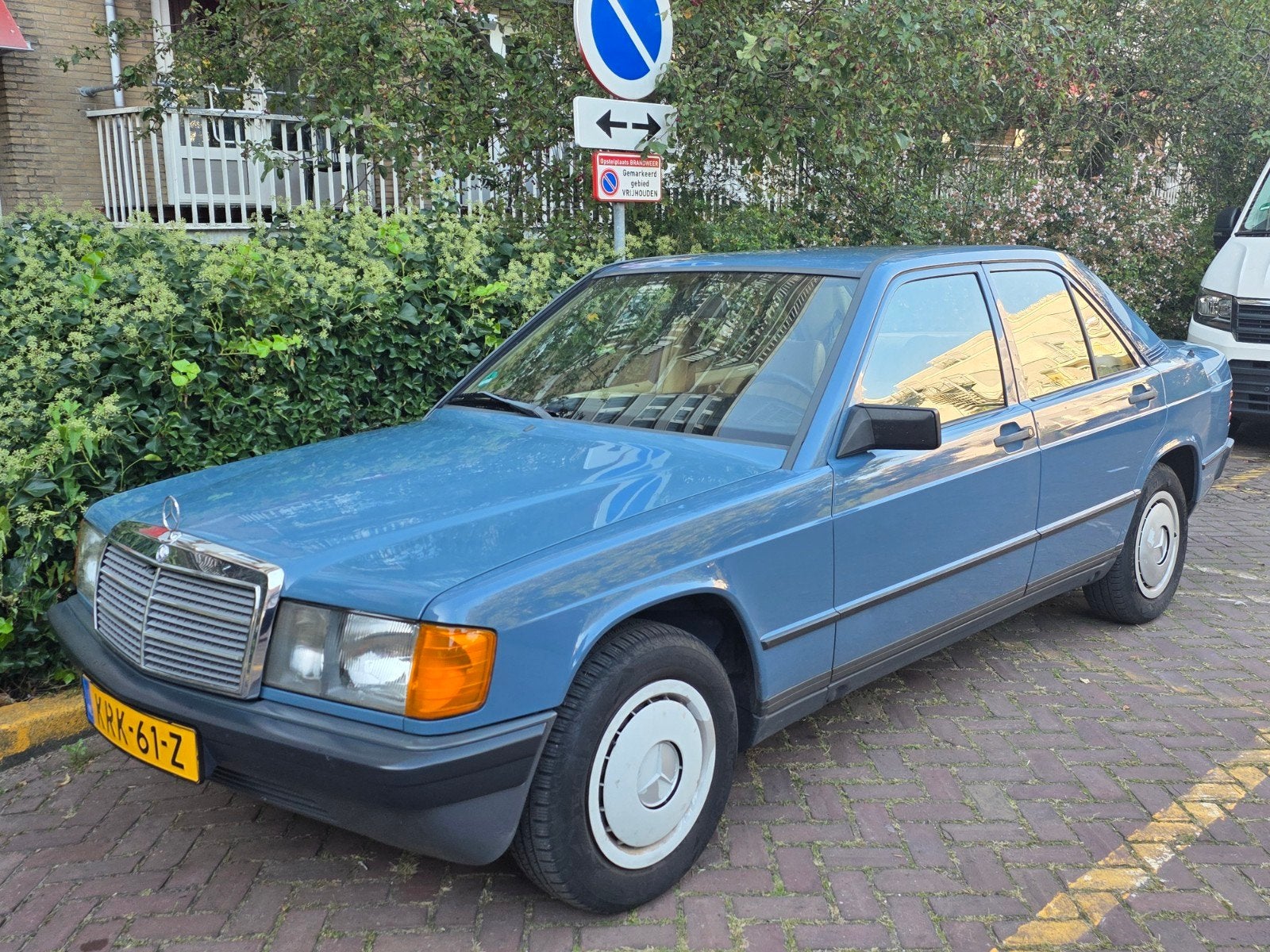 Mercedes-Benz 190 2.0 1984 Blauw 130.000km BELASTINGVRIJ, Auto's, Dealer onderhouden, Achterwielaandrijving, 980 kg, Beige
