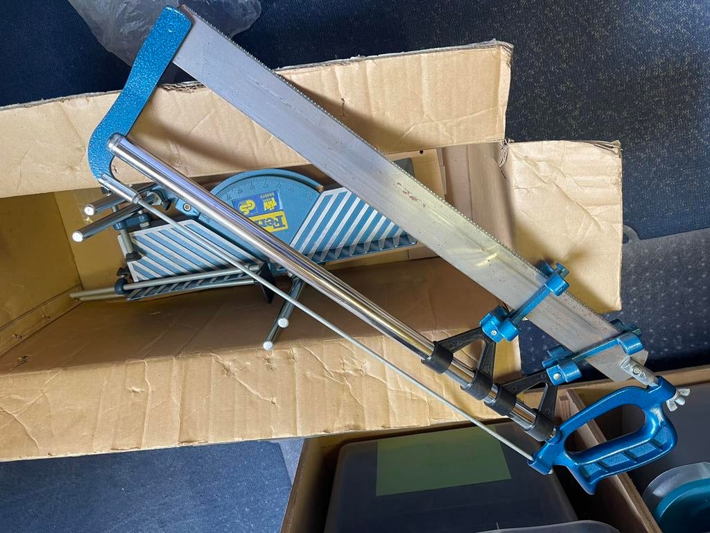 Hoek/verstekzaagzaag, Ophalen, Zo goed als nieuw, 1200 watt of meer, 70 mm of meer