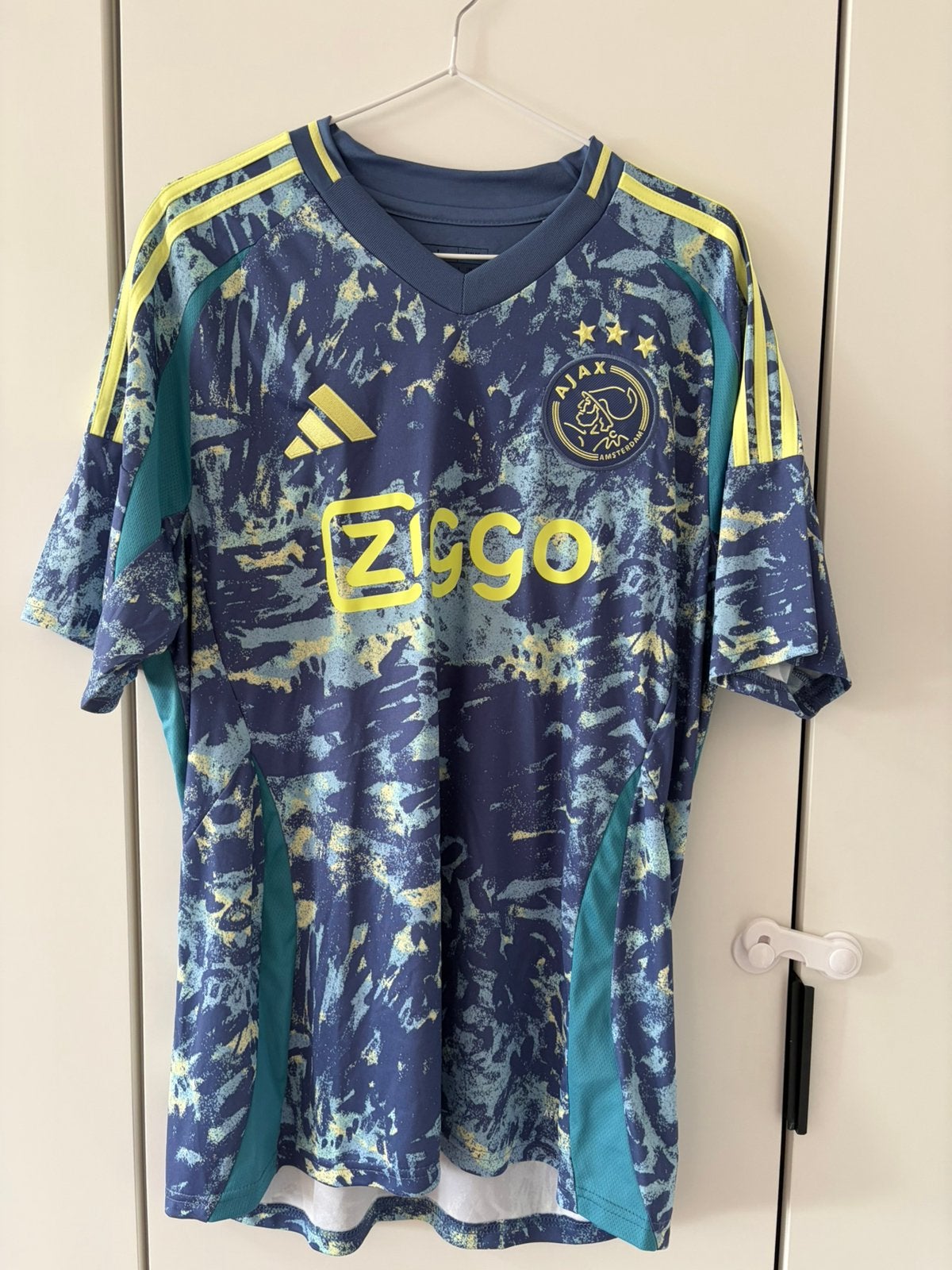 Ajax uit tenue 2024/2025 - L - nieuw, Sport en Fitness, Voetbal, Maat XL, Verzenden, Zo goed als nieuw, Shirt