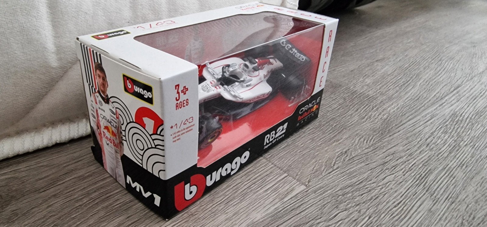 Bburago Red Bull Racing RB21 Japan GP Livery 1/43, Ophalen, Nieuw, Auto, Overige merken