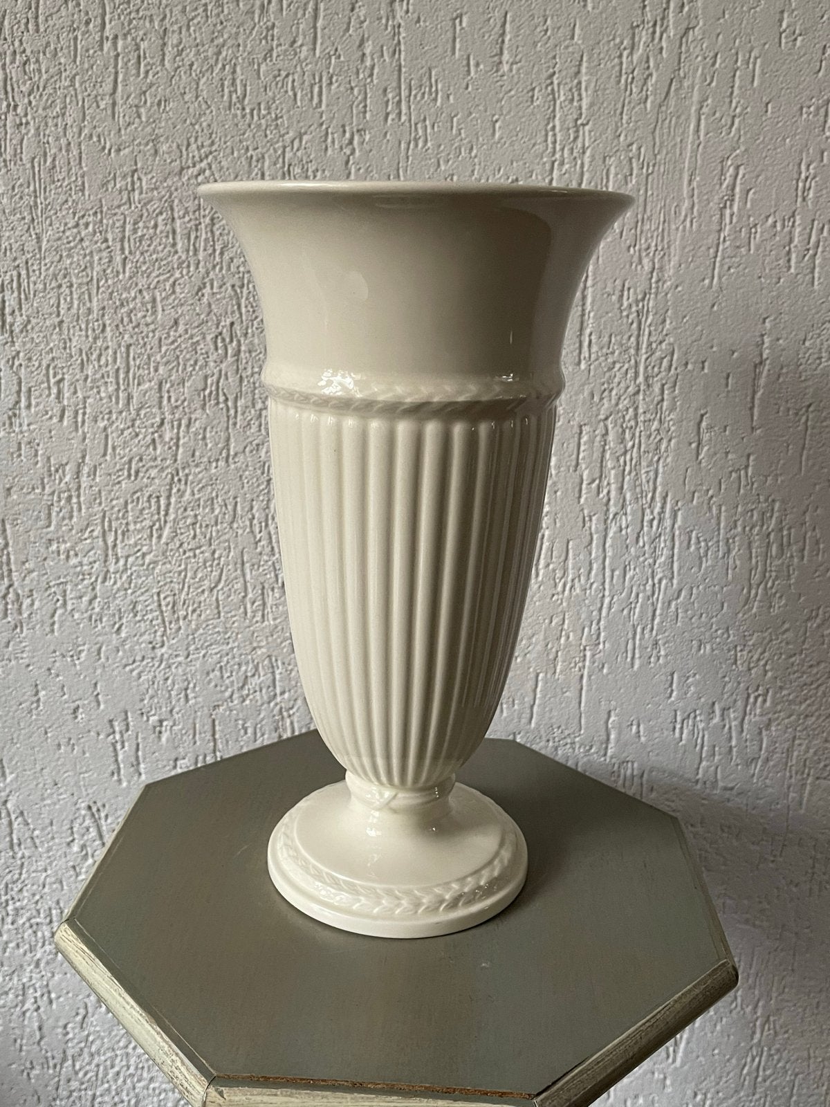 Wedgwood Edme Vaas - 27,5 cm hoog, Ophalen of Verzenden