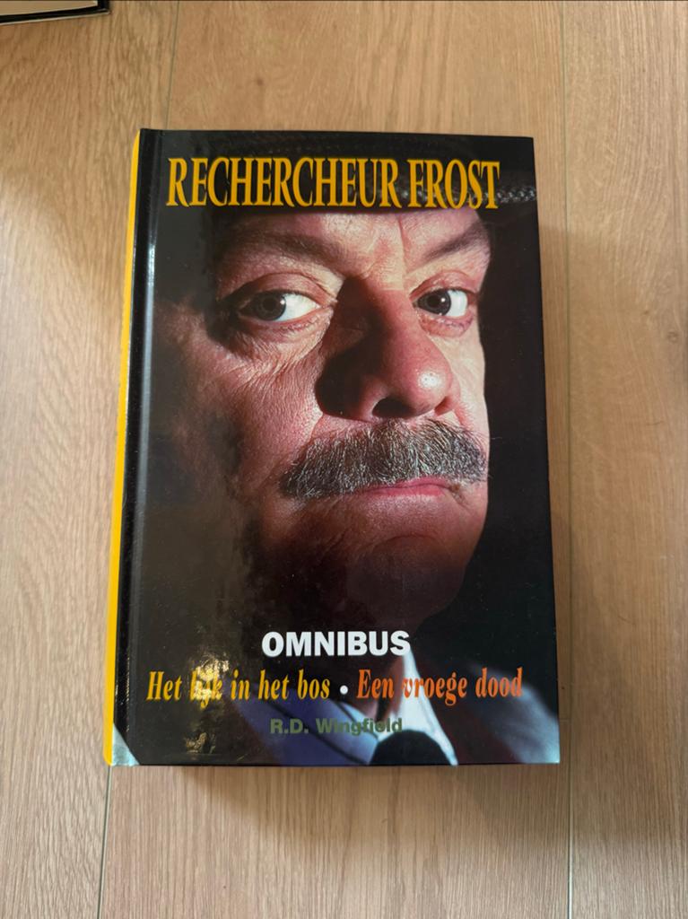 Rechercheur Frost Omnibus: Het lijk in het bos & Een vroege, Boeken, Ophalen of Verzenden, Gelezen, Tv-bewerking