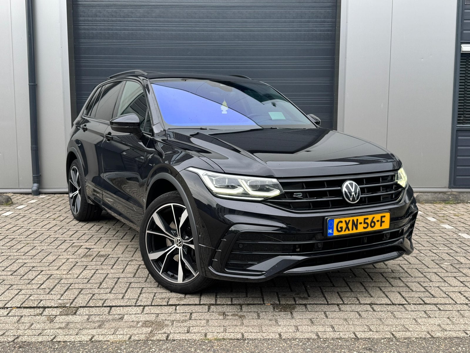 Foto 3 van Volkswagen Tiguan 1.4 TSI eHybrid R-line PANO / HUD / VOL