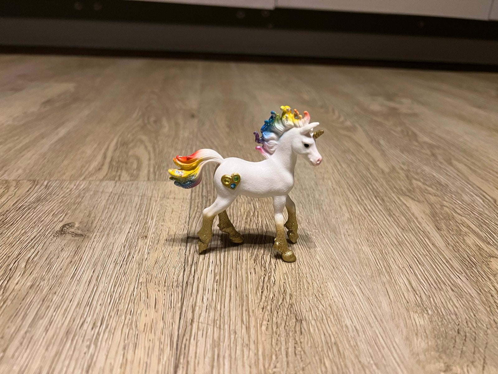 Eenhoorn speelfiguur met regenboog manen, Ophalen of Verzenden, Zo goed als nieuw, Jongen of Meisje