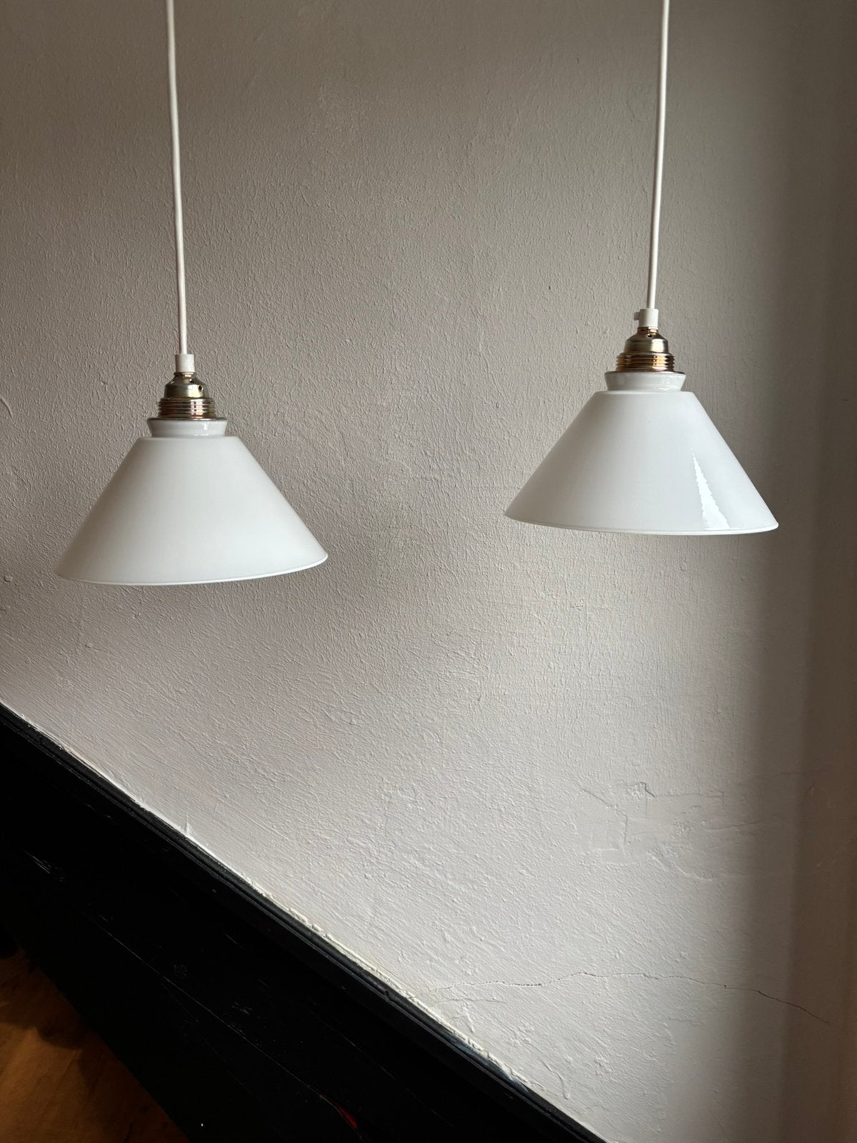 Set 2 vintage melkglas driehoek glazen opaline hanglamp wit, Ophalen of Verzenden, Zo goed als nieuw, Glas