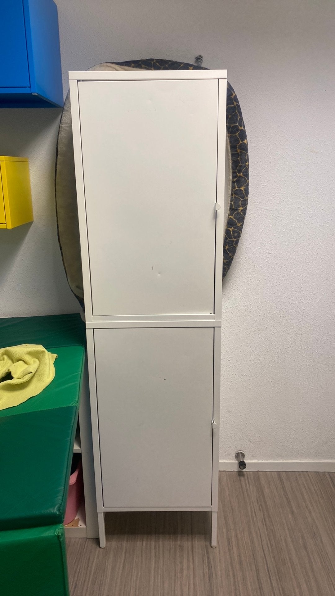 Witte metalen kast. 2 delig, Huis en Inrichting, Kasten | Schoenenkasten, Ophalen, Gebruikt
