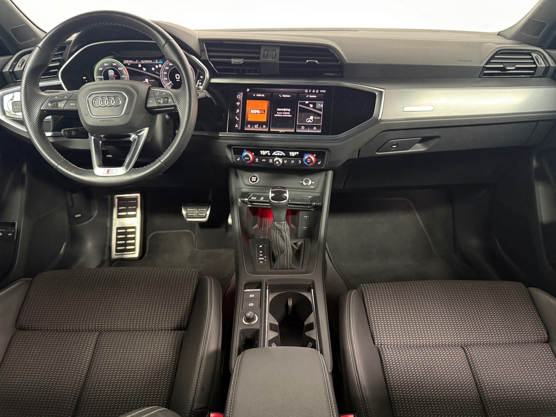 Audi Q3 Sportback 45 TFSI e 3 x S-line Pano Sfeer Keyless 36, Gebruikt, Zwart, Hybride Elektrisch/Benzine, SUV of Terreinwagen