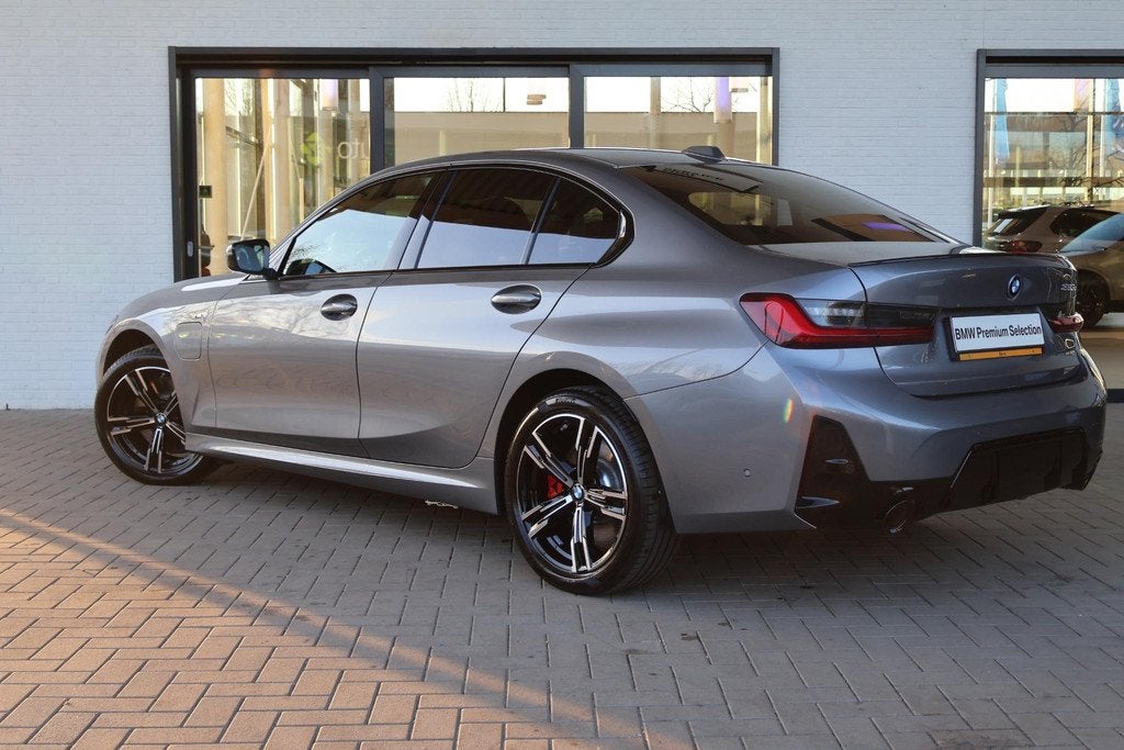 BMW 3 Serie 330e Sedan | M Sportpakket Pro | Comfort Pack, Auto's, BMW, 1998 cc, Achterwielaandrijving, 4 cilinders, Met garantie (alle)