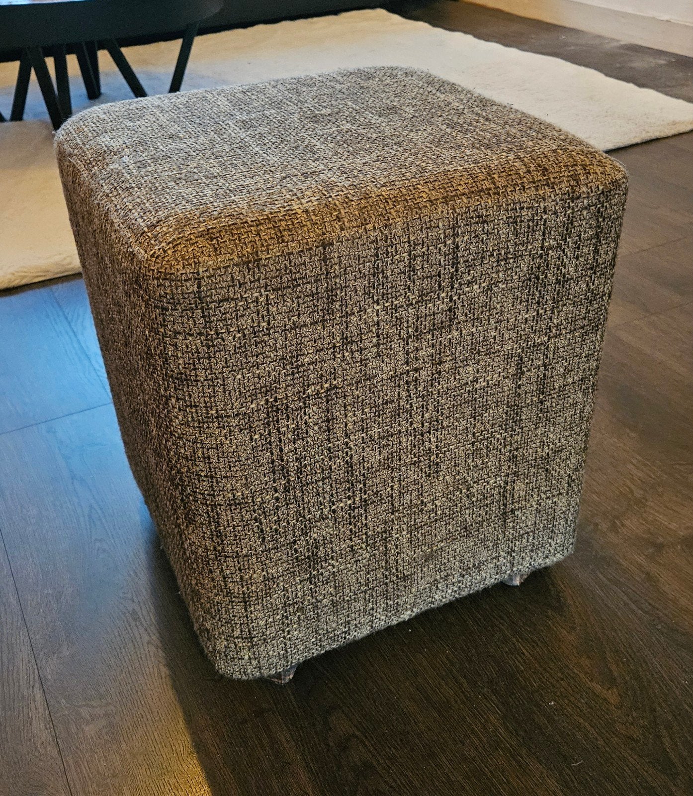 MOET WEG - Stoffen poef - Vierkant -Donkerbruine kleur, Ophalen, Minder dan 50 cm, Gebruikt, Vierkant