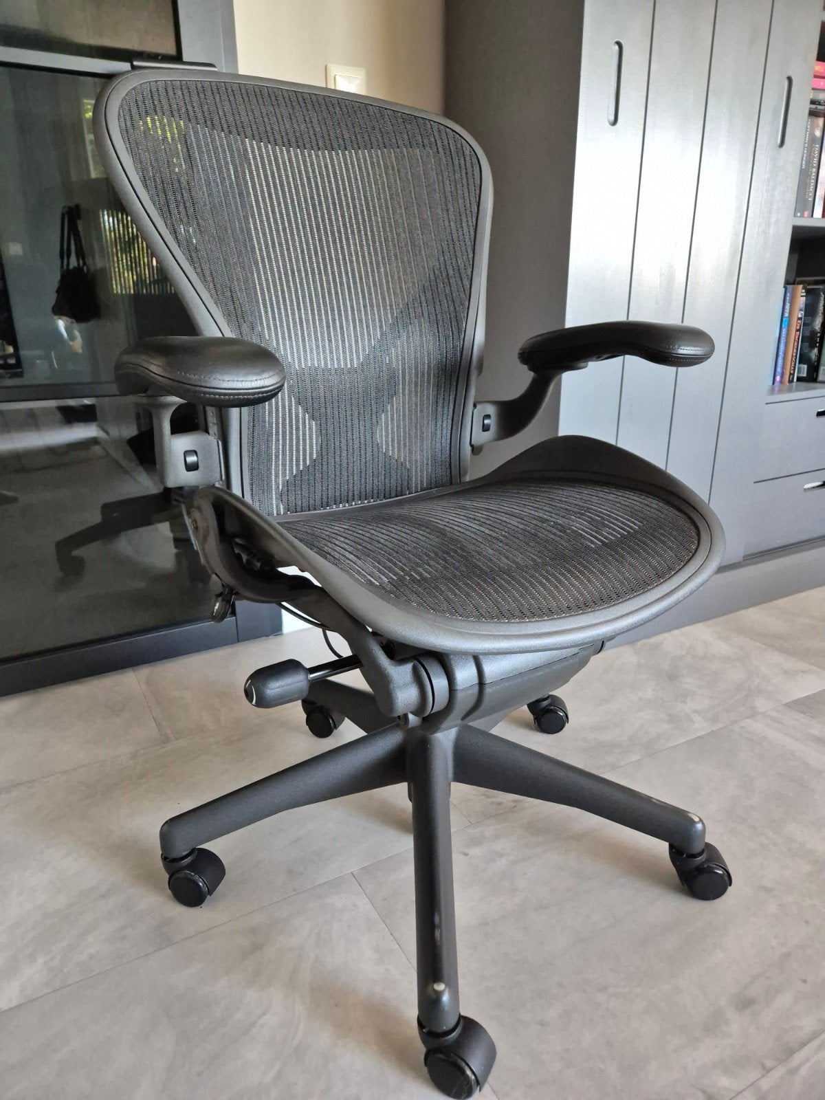 Herman Miller Aeron V2 - FULL opties, leren leuning + Lumbar, Ophalen, Zwart, Zo goed als nieuw, Bureaustoel