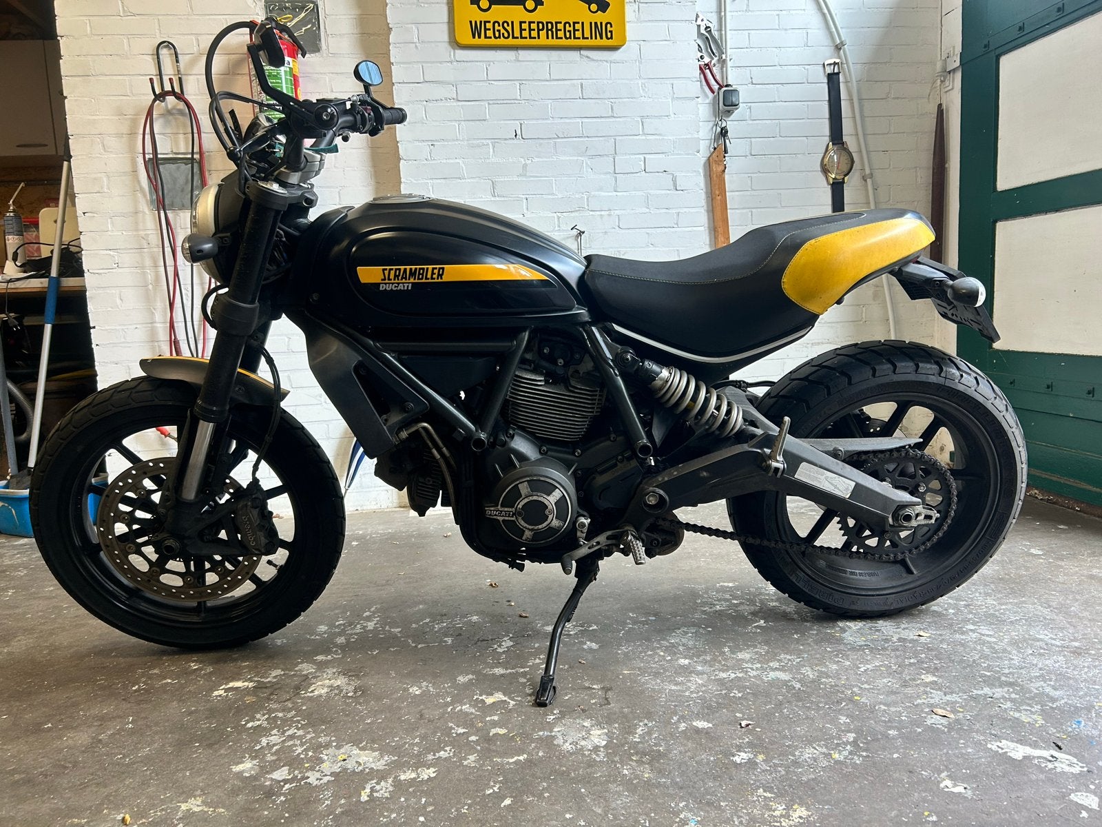 Ducati Scrambler - Stijlvolle en krachtige naked bike, Motoren, Motoren | Ducati, 2 cilinders, Sportuitlaat, Motorrijbewijs A