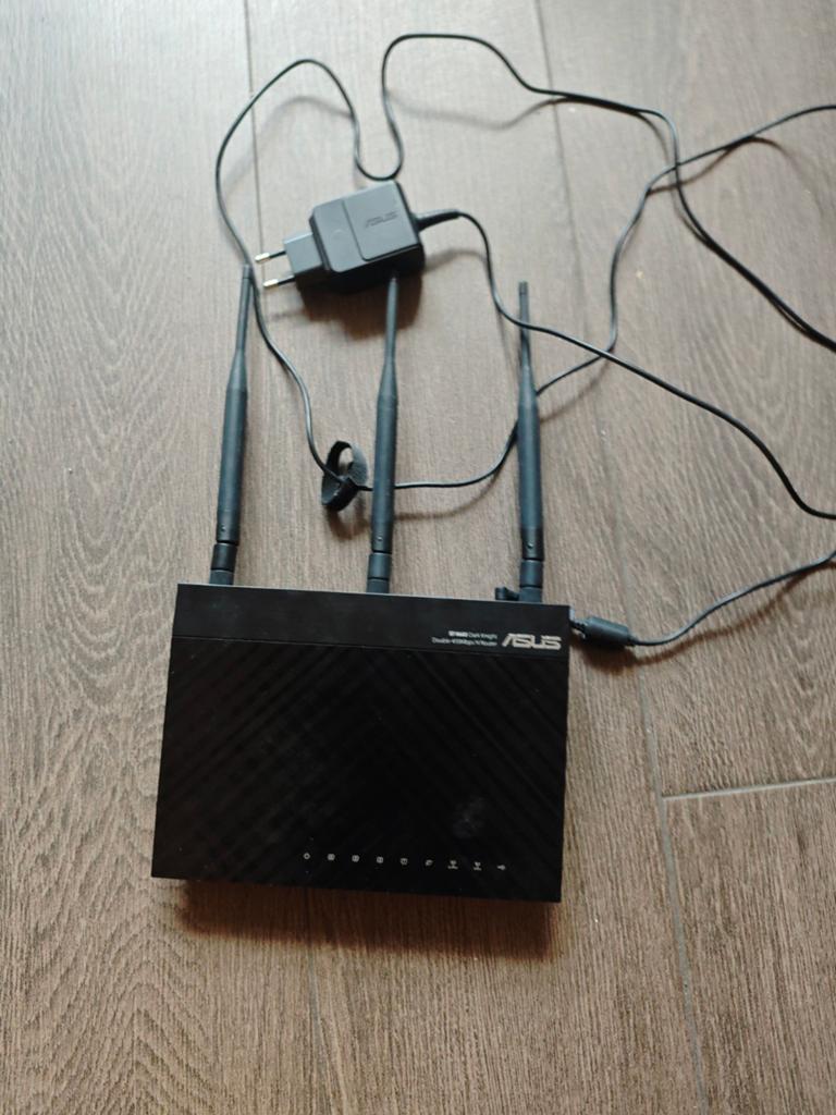 ASUS RT-N66U Dark Knight Router met Merlin firmware, Computers en Software, Routers en Modems, Ophalen of Verzenden, Gebruikt
