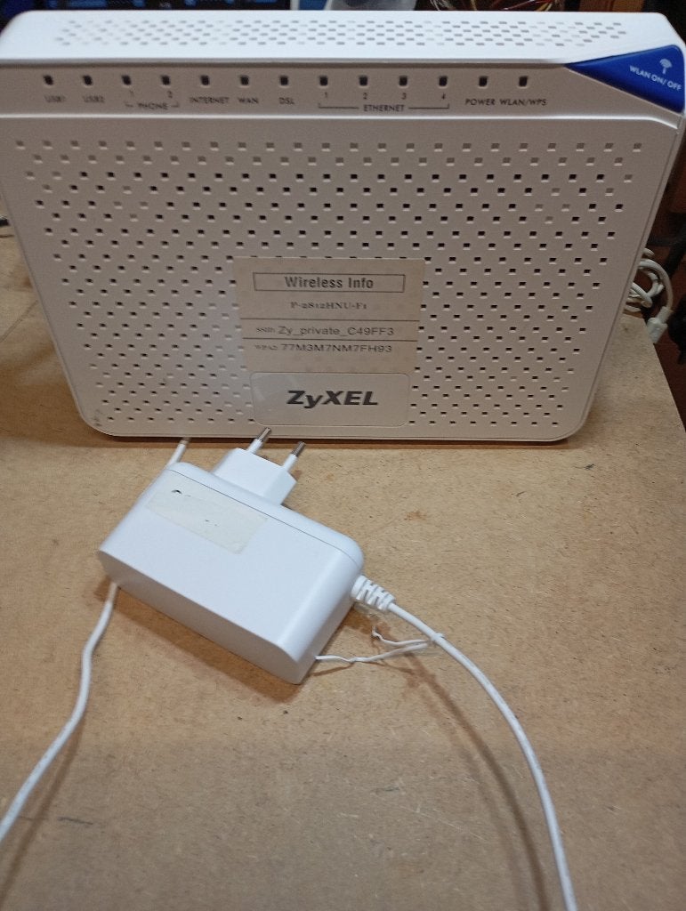 ZYXEL P-2812HNU-F1 met openwrt 25.12.5, Ophalen of Verzenden, Gebruikt, Router met modem, ZyXEL