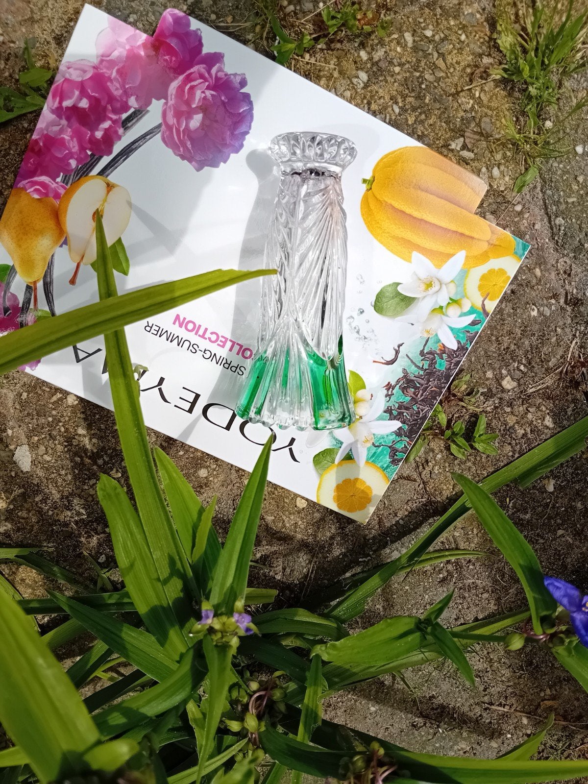 Kristallen vaasje met groene accenten, Antiek en Kunst, Verzenden