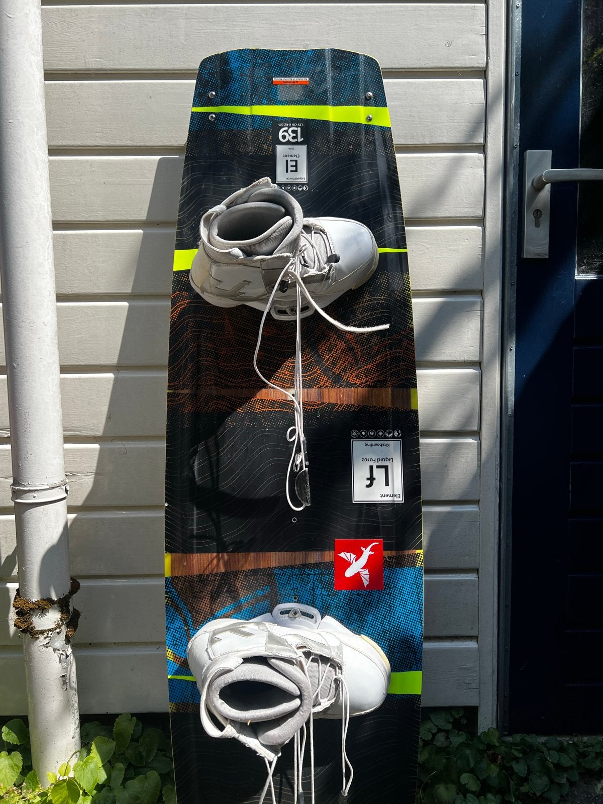 Liquid Force Element 139 Kitesurfboard met bindingen, Twintip, Kiteboard, Ophalen of Verzenden, Zo goed als nieuw