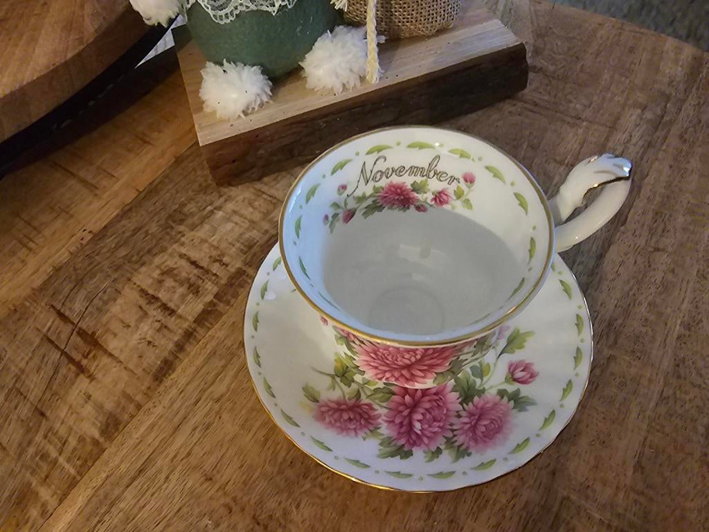 Kop en schotel Royal albert koffie formaat'', Antiek en Kunst, Ophalen of Verzenden